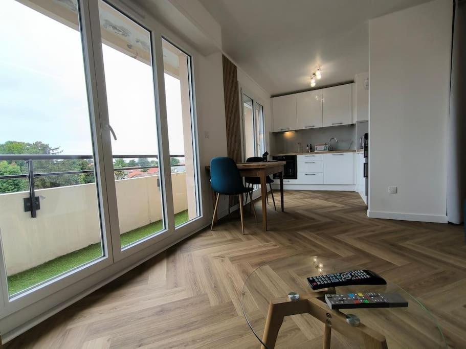 Agreable Studio Chantilly Avec Balcon Et Parking Securise По Экстерьер фото